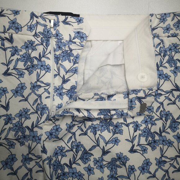 Banana Republic Ladies Size 12 Ivory w/Blue Flower Pattern Bermuda Length Shorts - Picture 7 of 11